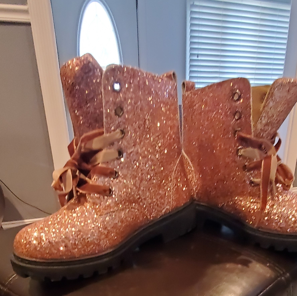 Girls boots